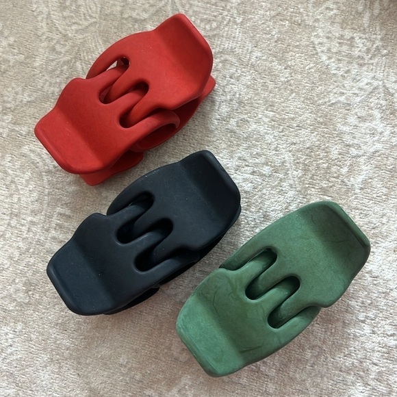 Brand New Set of 6 Matte Hair Clips 1” Nonslip Claw Red Black Green Accessory - Picture 7 of 9